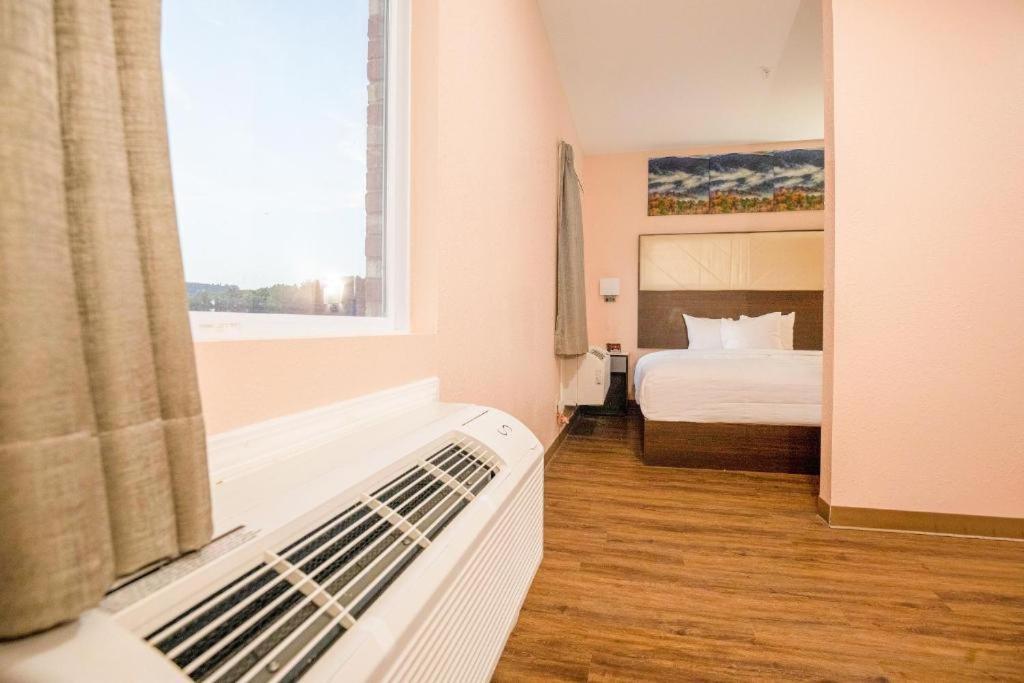 Royal Inn & Suites 아데어스빌 외부 사진