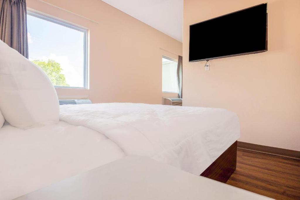 Royal Inn & Suites 아데어스빌 외부 사진