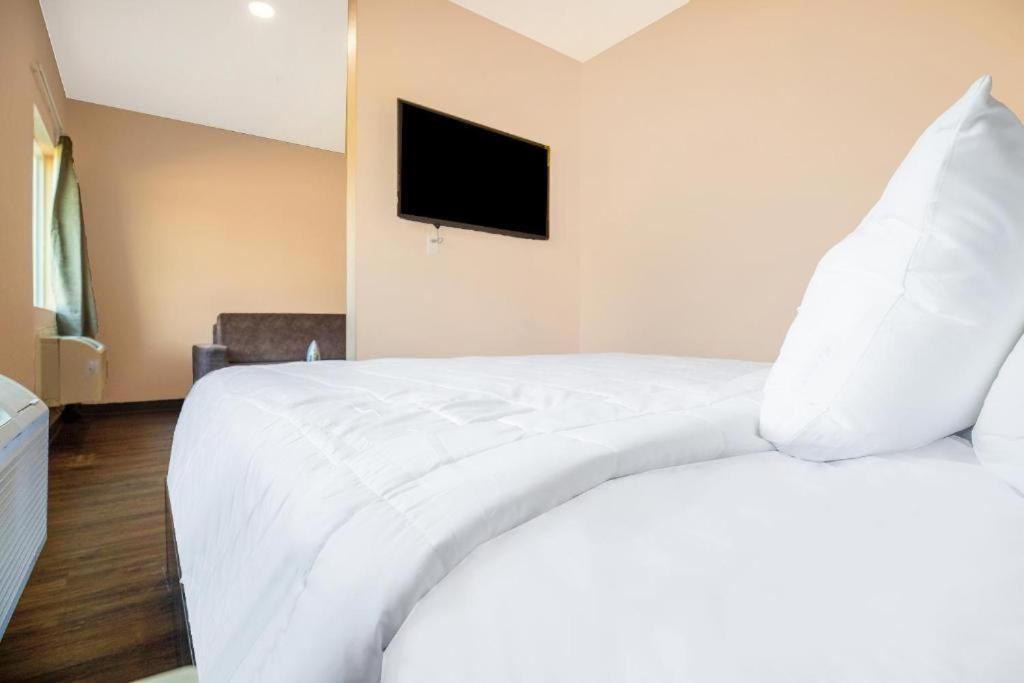 Royal Inn & Suites 아데어스빌 외부 사진
