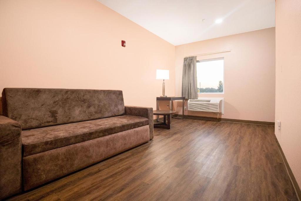 Royal Inn & Suites 아데어스빌 외부 사진