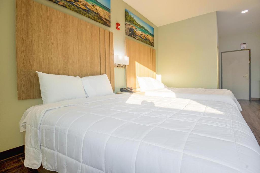 Royal Inn & Suites 아데어스빌 외부 사진